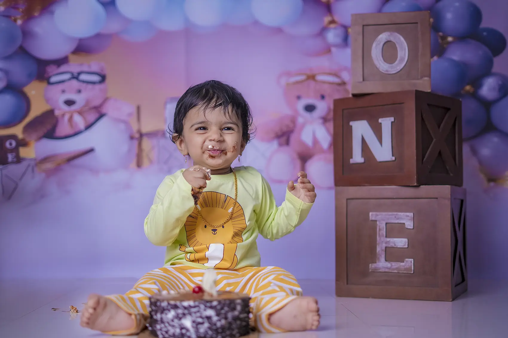 cake-smash-photoshoot1.webp